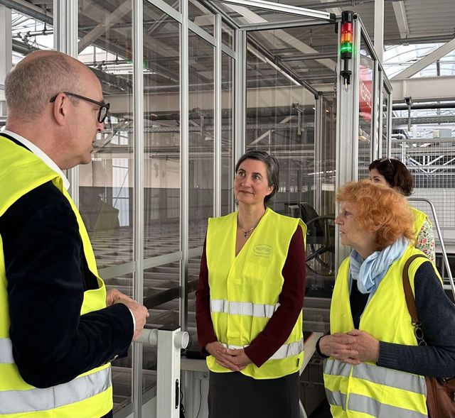Firmenbesuch von Landtagskandidatin Anna Deparnay-Grunenberg bei Neoperl