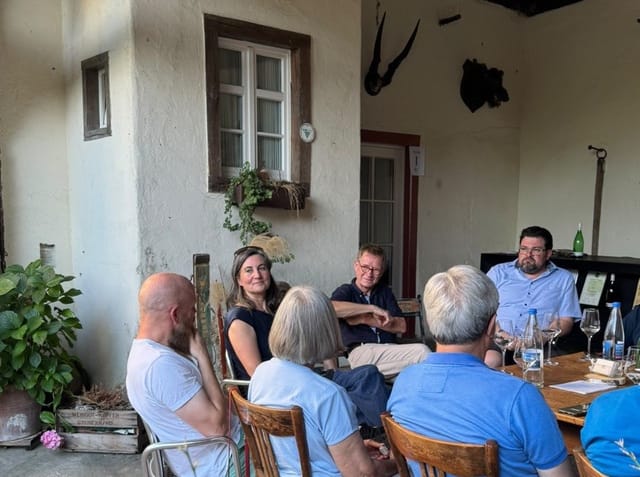 Ortsverband der Grünen Staufen-Münstertal besucht Bio-Weingut Köpfer mit Landtagsabgeordnete Anna Deparnay-Grunenberg
